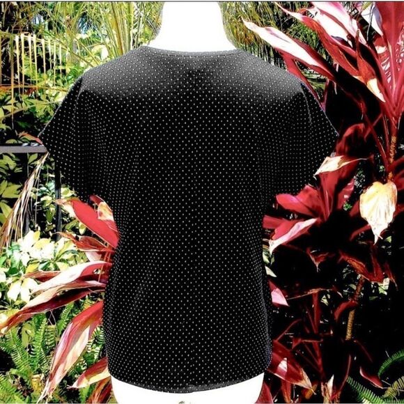 🍍3/$15🍍 Express Black & White Dot Front Tie Top - Picture 4 of 6